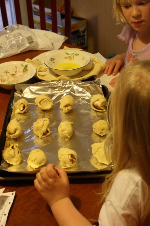 This simple Resurrection rolls recipe paints such a vivid picture of the resurrection story. This will quickly become a family Easter tradition.